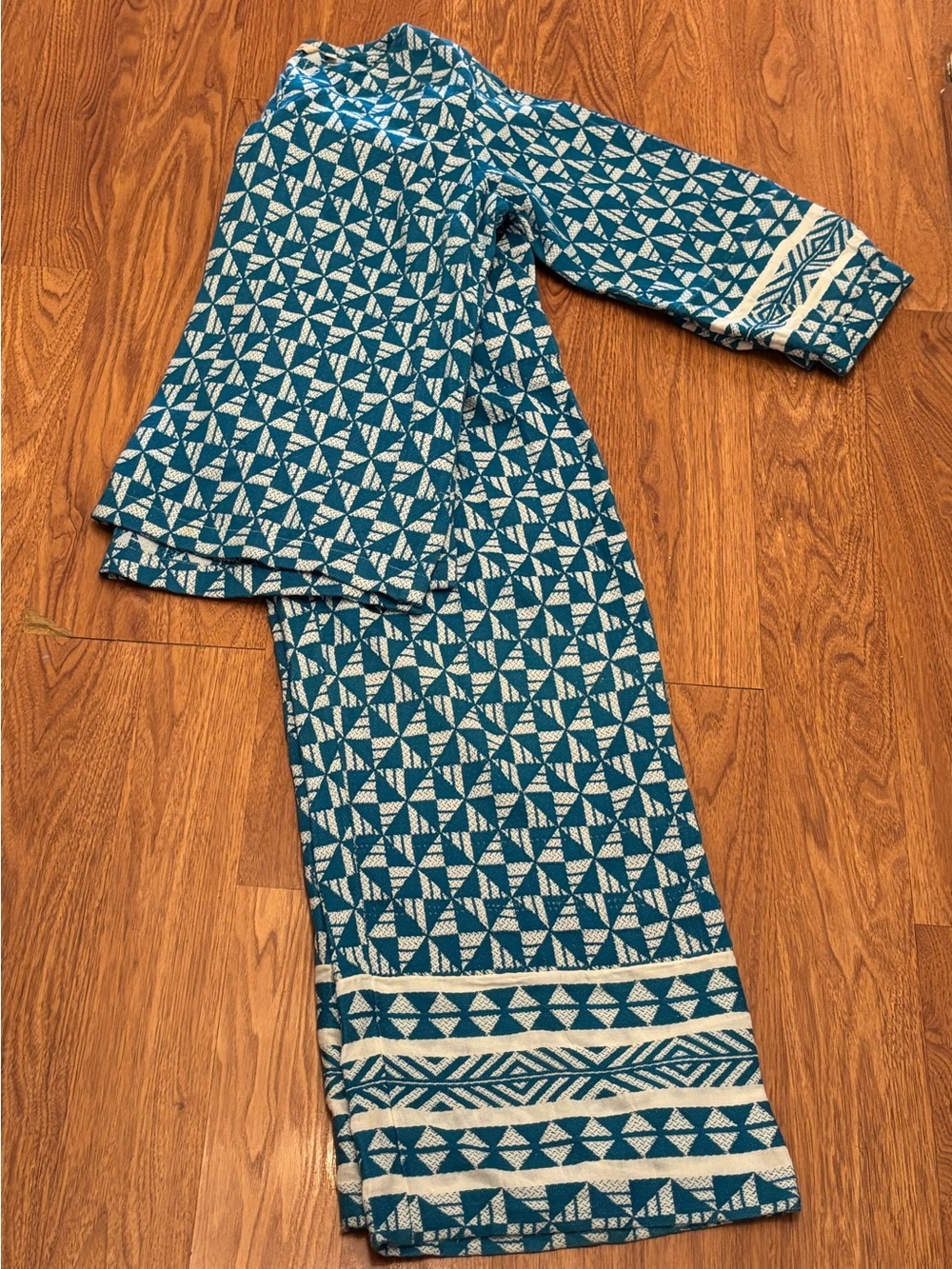 Soft Surroundings Blue Geometric Pattern Women's Set - Relaxed V-Neck